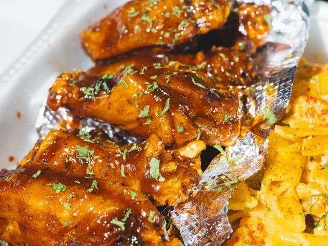 6 Wings with Seasoned Crinkle Fries.