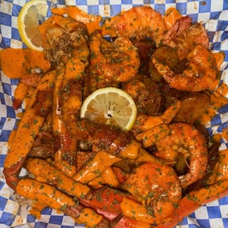 1/2 LB Shrimp, Sausage, Potato & Corn